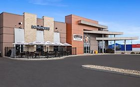Days Inn & Suites By Wyndham Winkler